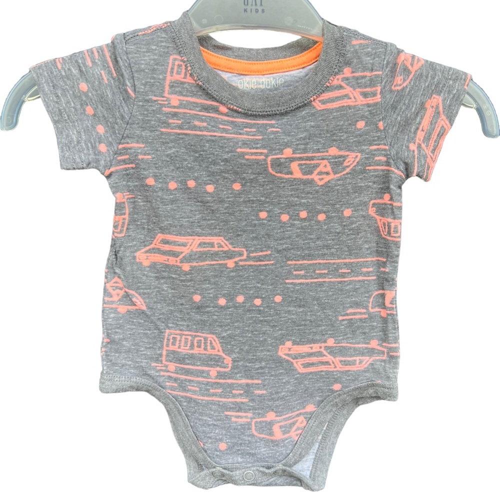 🌟🌟🌟3 for $10🌟🌟🌟Okie Dokie SS Onesie Size 3M Gray with Orange Cars